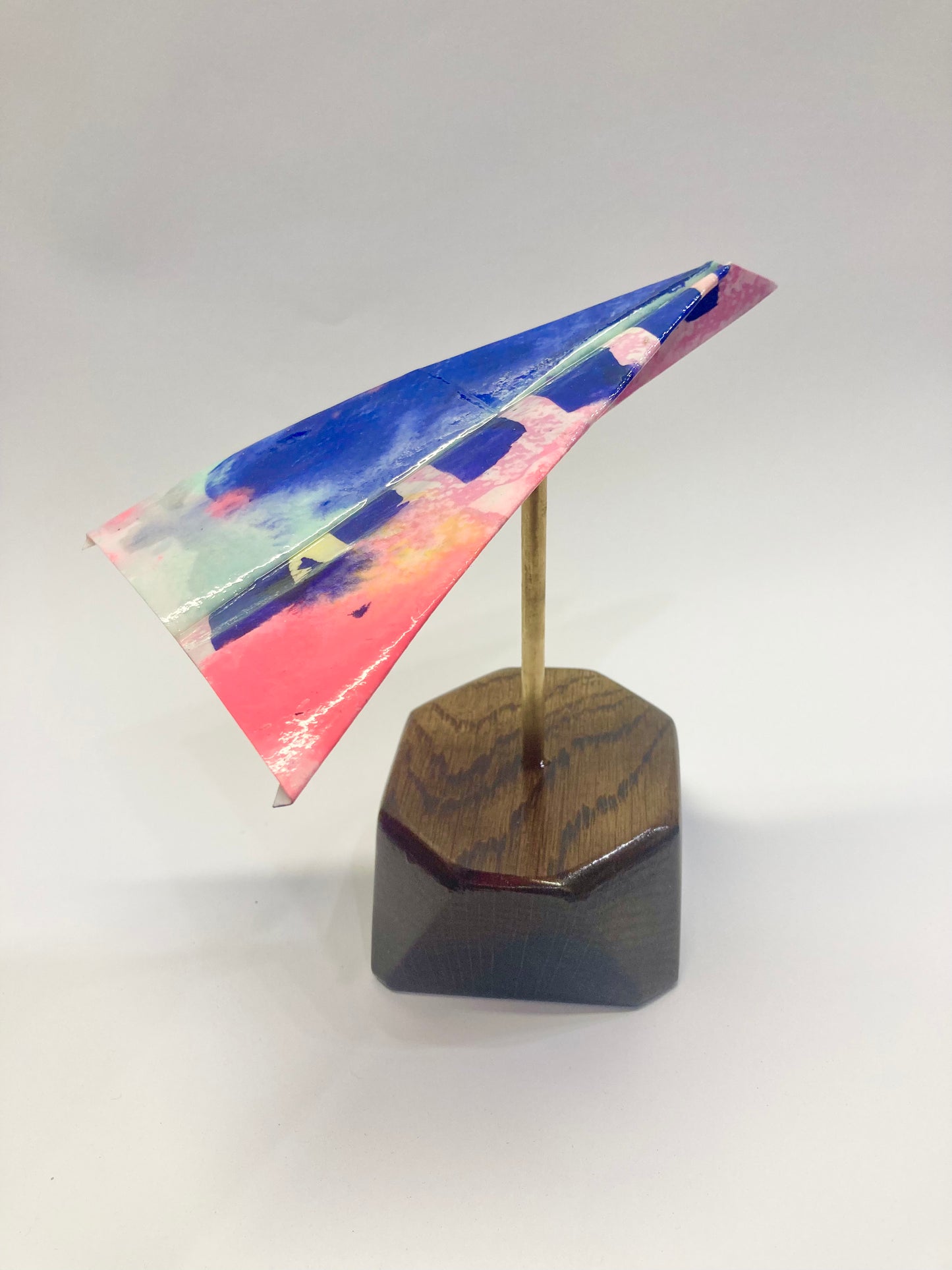 Freefall figurines, paper airplanes