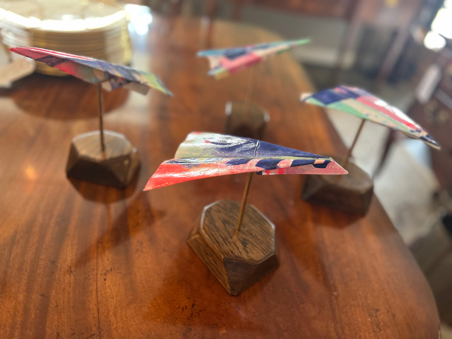 Freefall figurines, paper airplanes